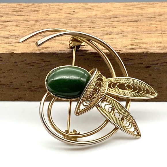 Vintage Jade Cabochon Brooch with Filigree Gold Tone, Elegant MCM Pin - Picture 2 of 4